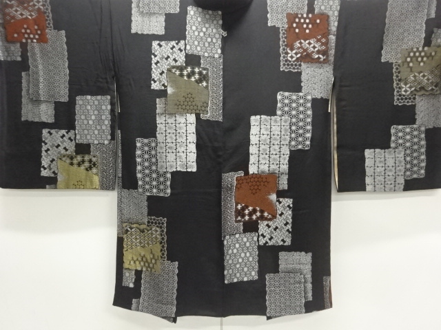 アンティーク　漆色紙に古典柄模様織り出し一つ紋羽織